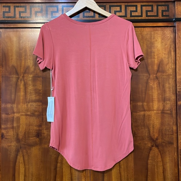 Another Love casual Women’s top Size Small short sleeve tee has front pocket NWT - Picture 3 of 15